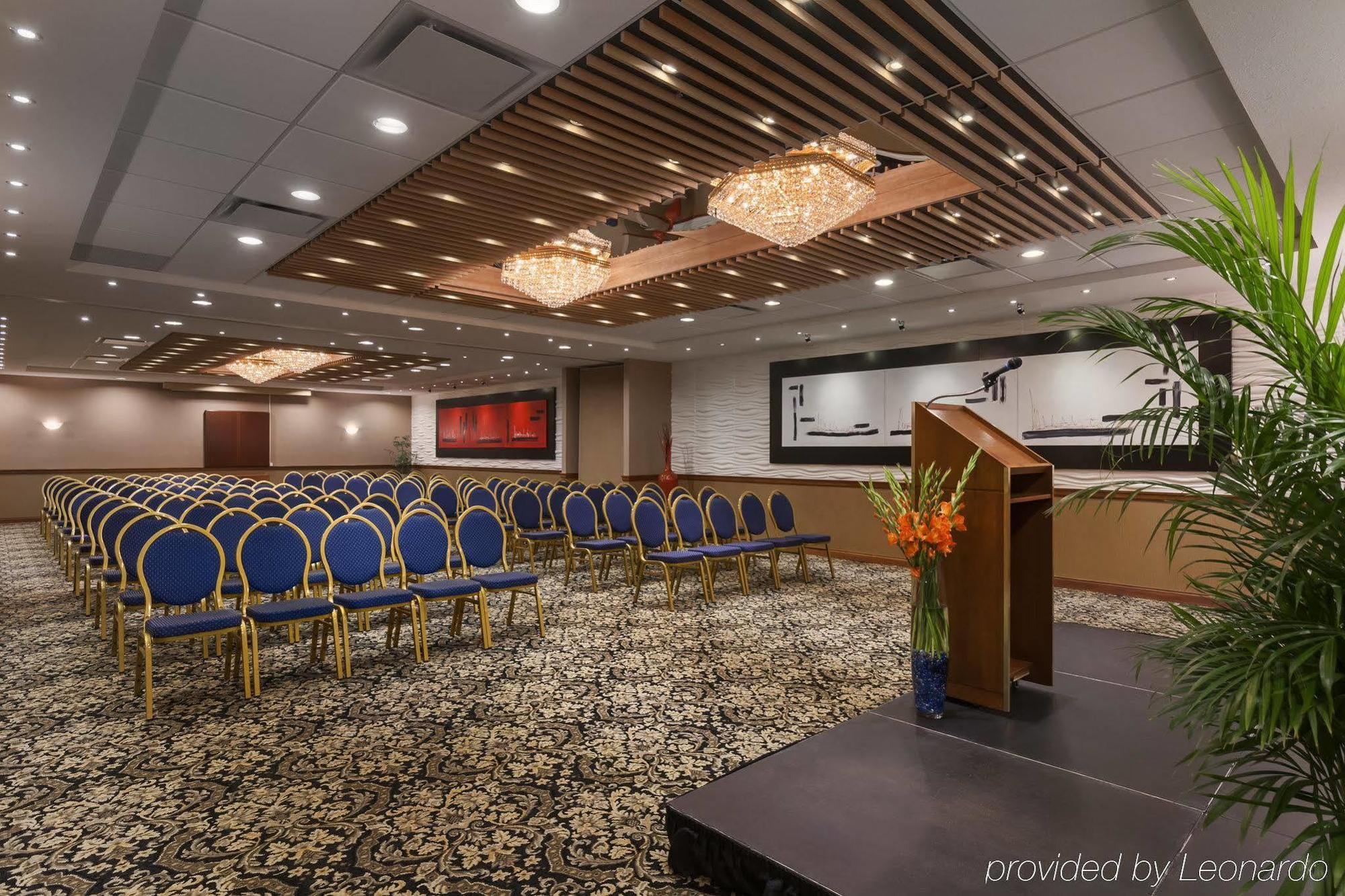Poco Inn And Suites Hotel And Conference Center Порт-Кокітлем Екстер'єр фото