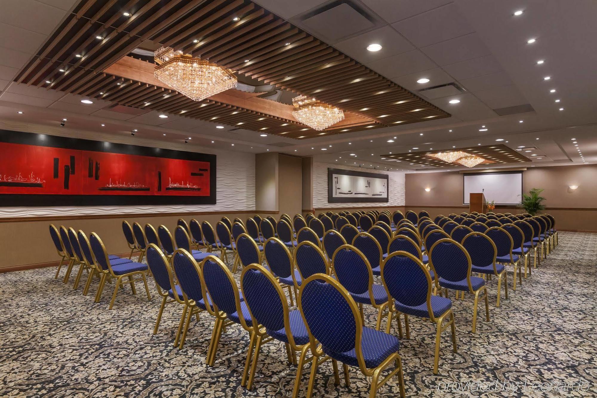 Poco Inn And Suites Hotel And Conference Center Порт-Кокітлем Екстер'єр фото